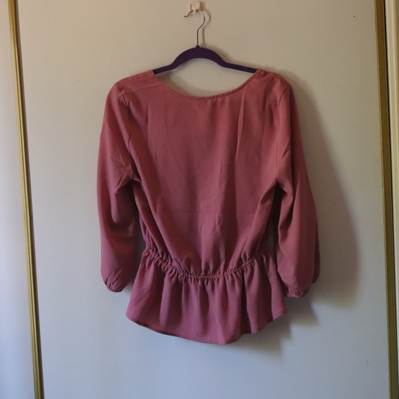 Cute New Guess shirt - Picture 4 of 4